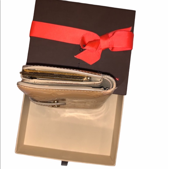 AUTHENTICATED Louis Vuitton vernis wallet - Picture 6 of 16